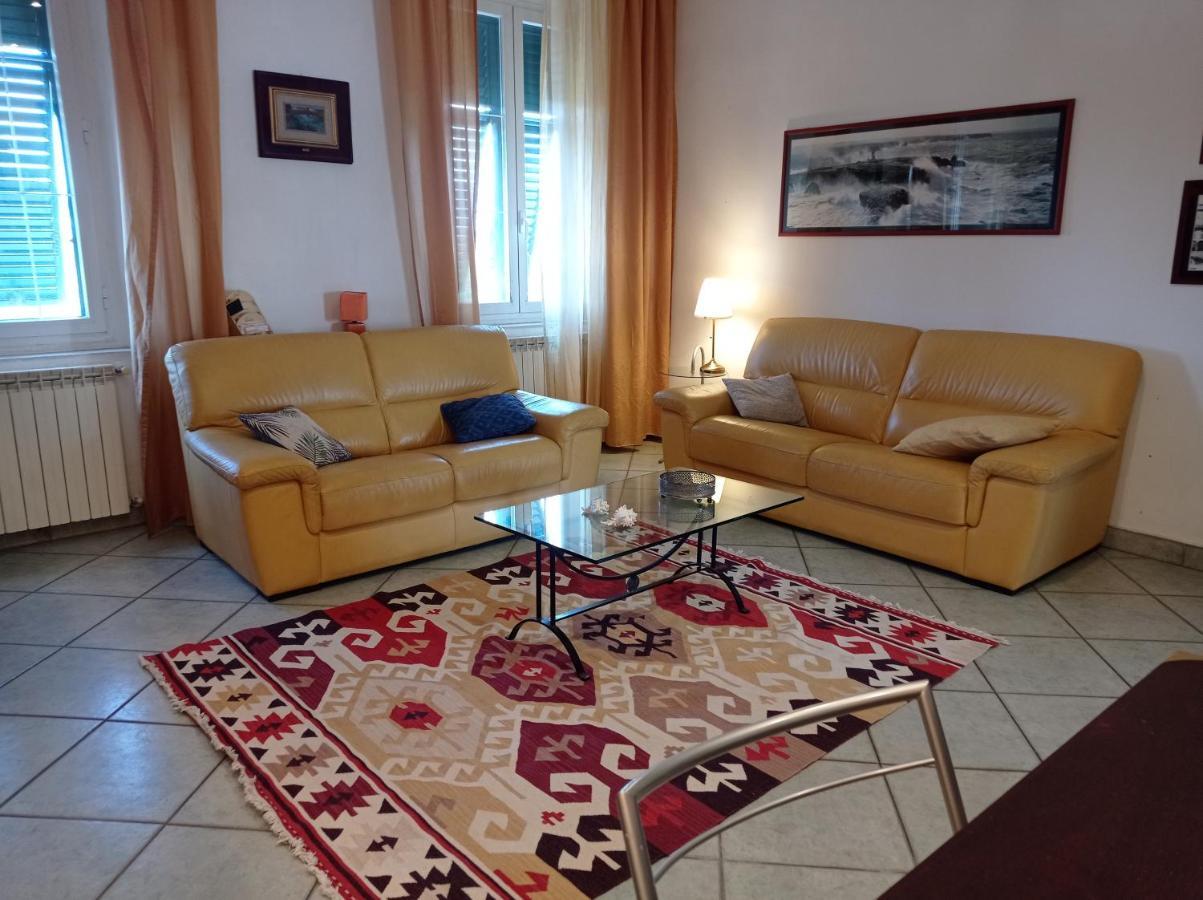 Appartamento Con Incantevole Vista Mare ليفورنو المظهر الخارجي الصورة