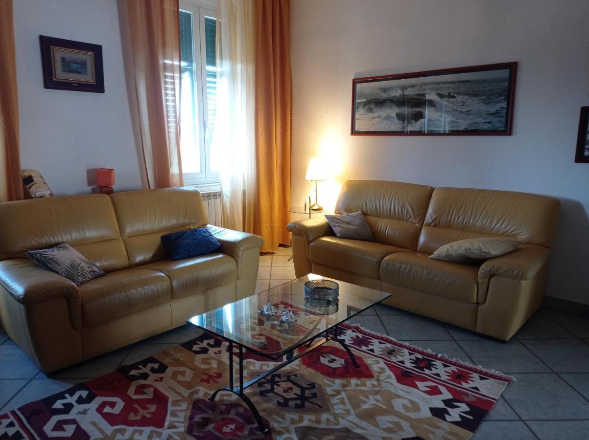 Appartamento Con Incantevole Vista Mare ليفورنو المظهر الخارجي الصورة